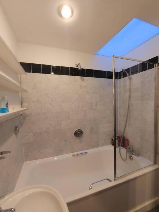 Stylish Apartment Near Carnaby Street, Sleeps 4. Londres Exterior foto